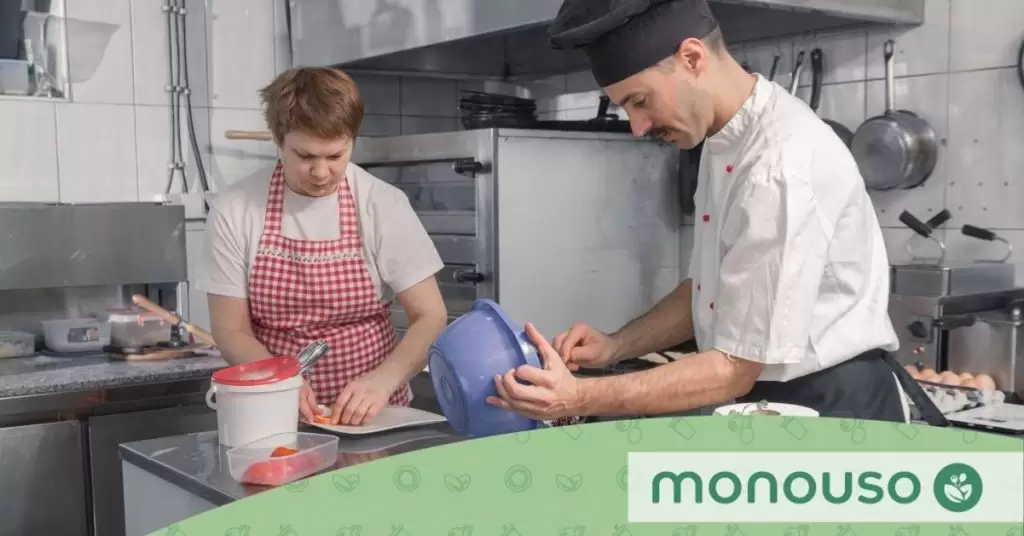 Wynagrodzenie dla pomocy kuchennej: obowiązki i inne dane